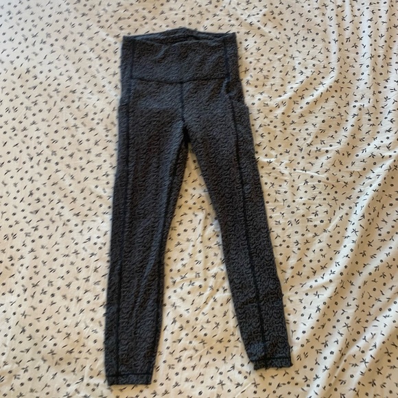Athleta “Ultimate Stash Pocket 7/8 textured Tight” leggings reflective pattern - Picture 8 of 9